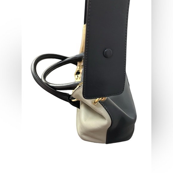 Chloé Baylee Leather Handbag - Picture 10 of 16